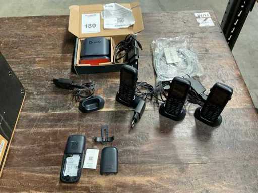 Poly Rove B2 and 4x Rove 20 Dect phones