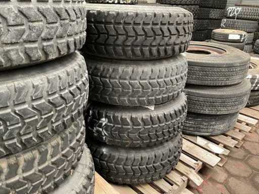 Trupa de Anul Bun (4x)