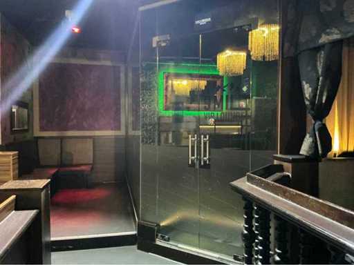 Despărțitori de sticlă cu ușă