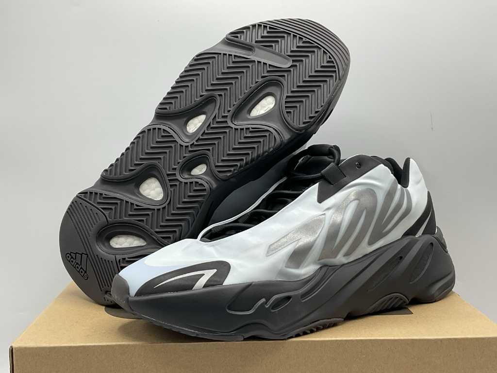 Adidas Yeezy Boost 700 MNVN Blue Tint Sneakers 43 1/3