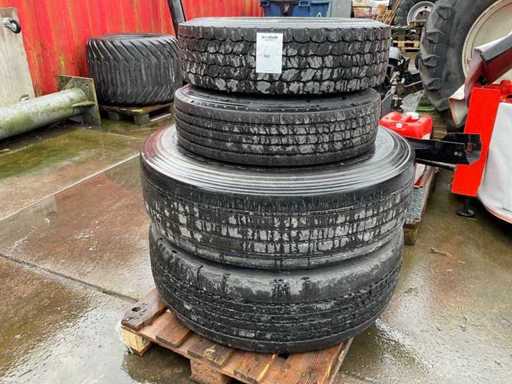 Verschiedene Lastwagenreifen (4x)