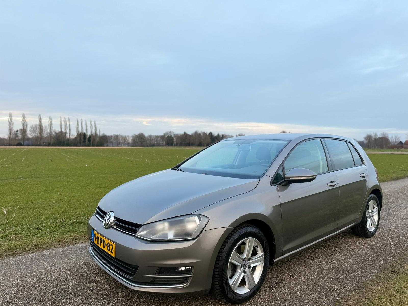 Volkswagen – 2013 – Golf – 1.4 TSI Highline – 9-KPD-82