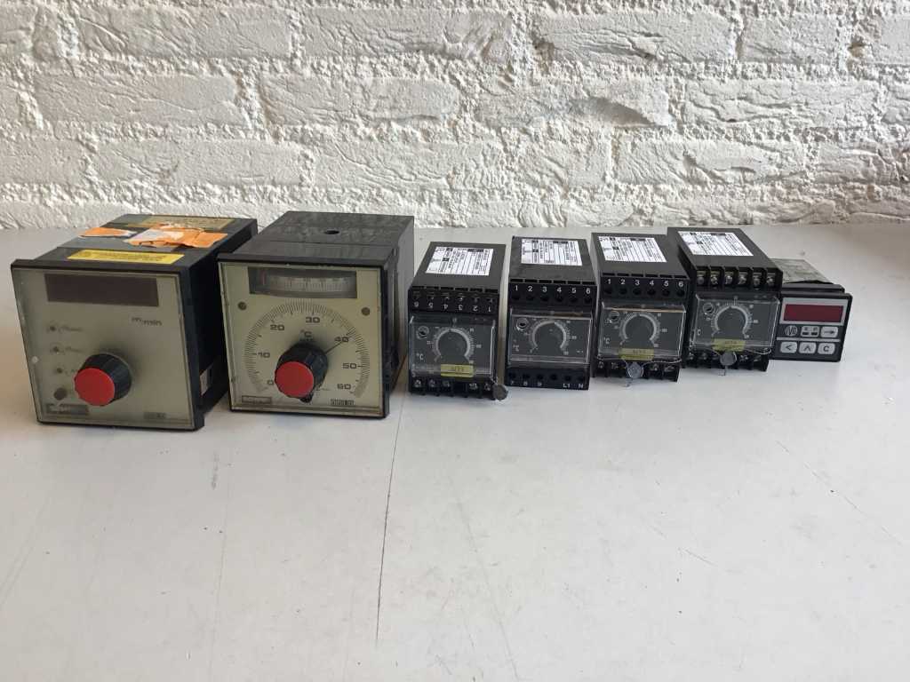 DOLD / JUMO / IVO Various Controllers (7x)