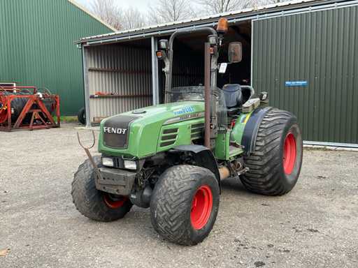 Kompaktowy ciągnik Fendt 209 z 2012 roku