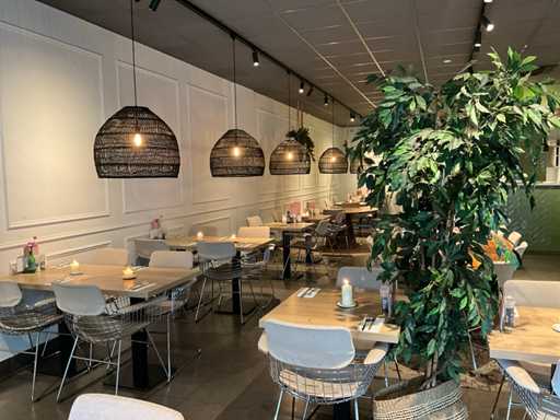 Horeca machines / Meubilair o.a. HK Living & Okido