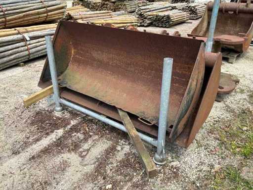 Steel levelling/volume bucket