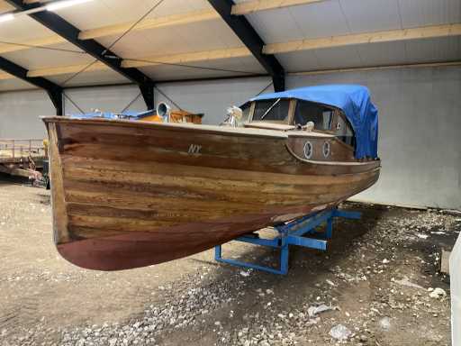 Klassischer Kabinenkreuzer / Freizeityacht