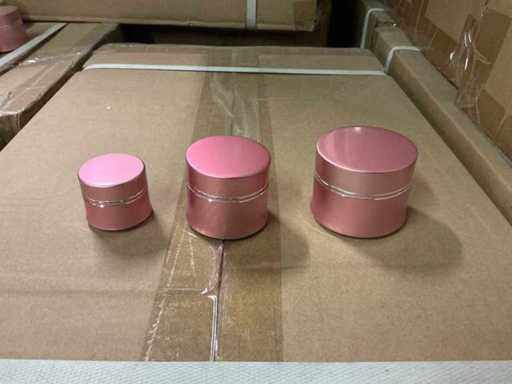 Partij cosmeticapotjes roze (circa 20.000 stuks)