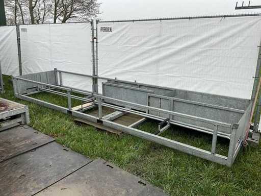 ES84 Pagoda tent transport box (C)