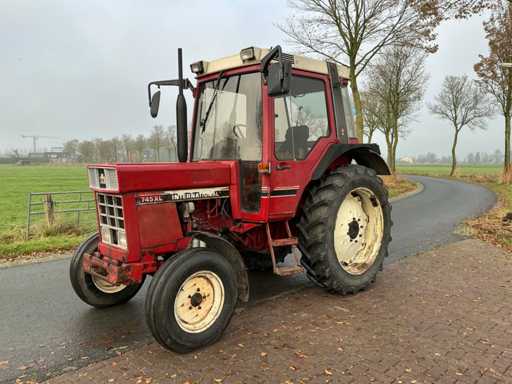 1981 International 745XL Tractor agricol cu trac?iune pe dou? ro?i