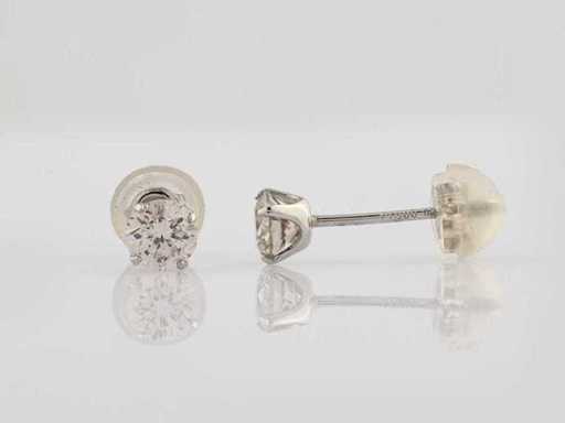 900 Platinum White Earring With Natural Diamond