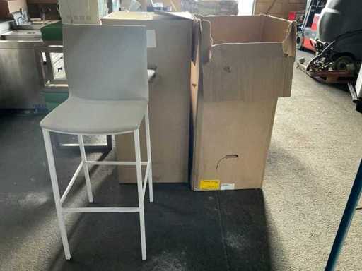 Bar stools (2x)