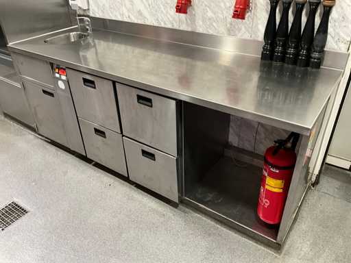 AKE-Ideal - Koelwerkbank met spoeltafel