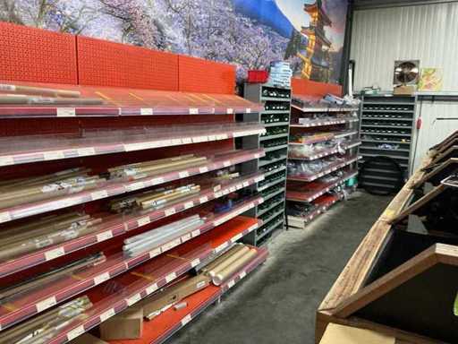 Akcesoria i akcesoria akwariowe w stojaku o wysokości 8 metrów