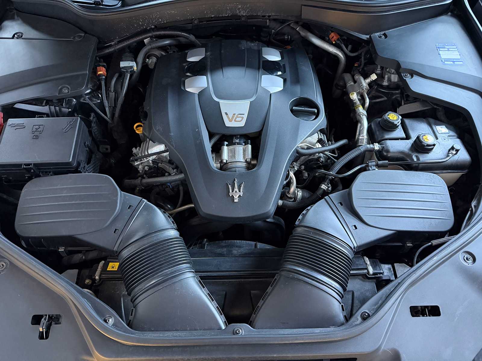 Maserati Levante 3.0 V6 AWD GranLusso 349pk 2019, T-075-PR