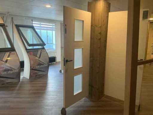 Skantrae Schowroom Deur