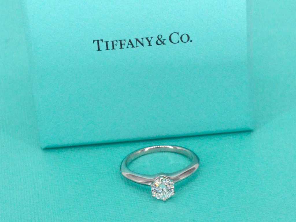 Bague Tiffany & Co en platine avec diamant de 0,71 carat