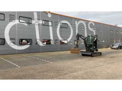 57bfddef-8dd8-4a48-a3d8-530aec14bab5.mp4