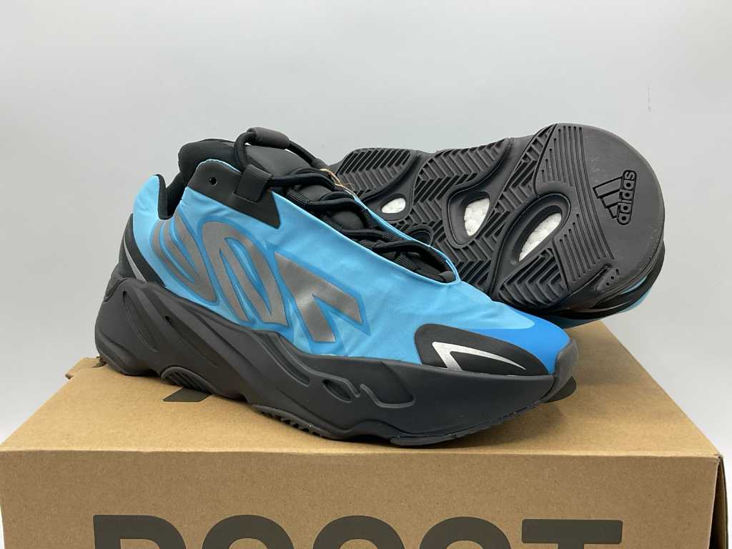 Adidas Yeezy Boost 700 MNVN Bright Cyan Sneaker 39 1 3