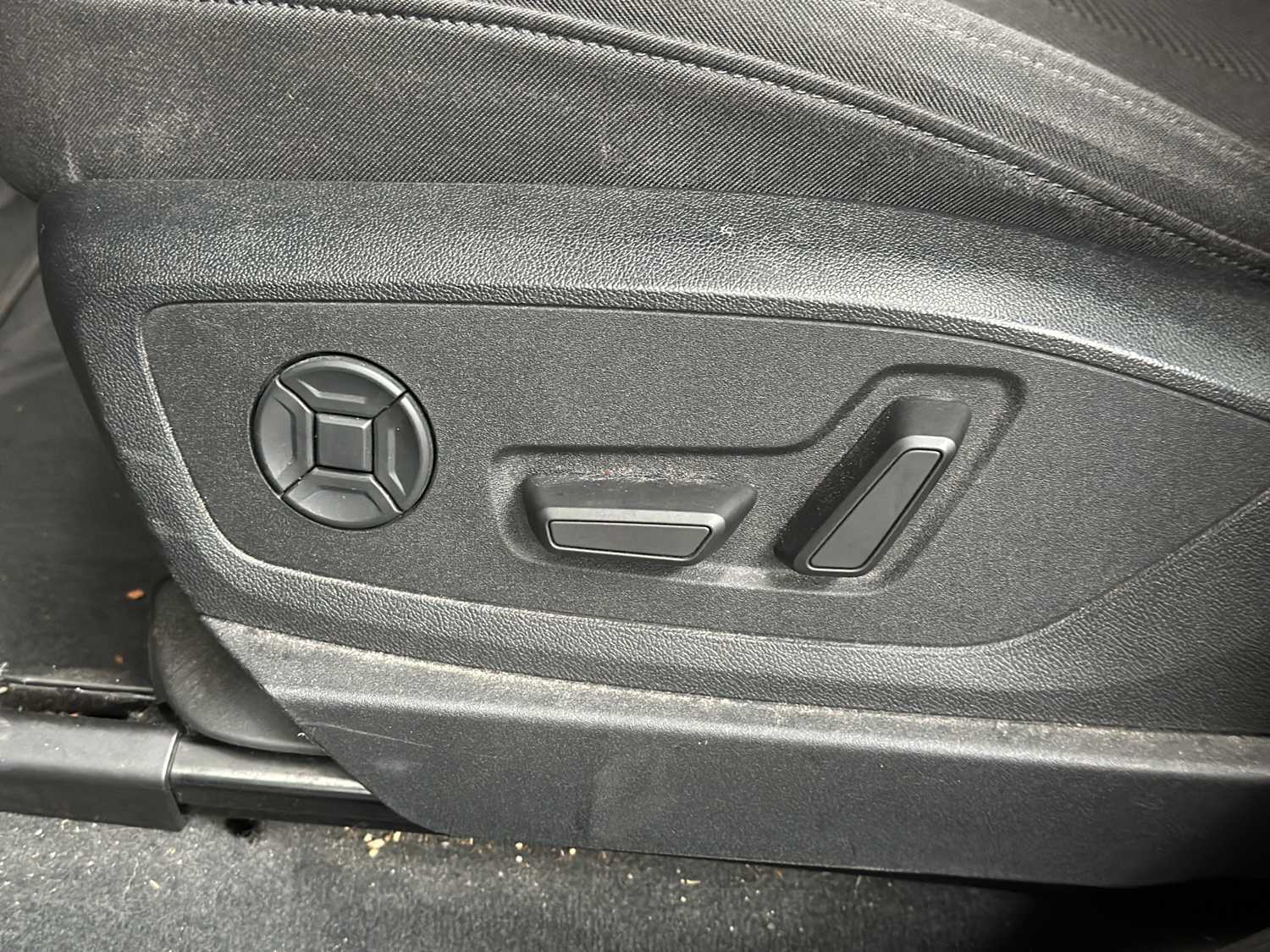 Audi e-tron 50 Quattro Launch Edition 71 kWh 313pk 2020 (Origineel-NL & 1e Eigenaar), J-840-LR