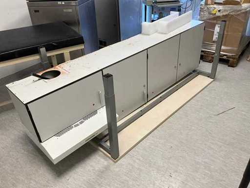 Armoire d’hôpital avec hotte extractrice