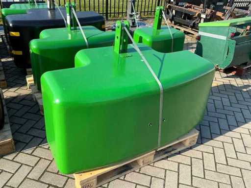 Front weight "1450kg"