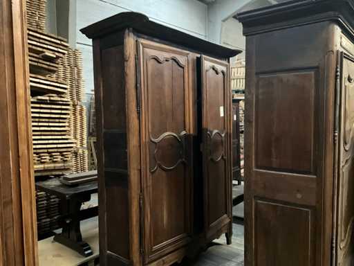 Antieke 2-deurs houten Kledingkast
