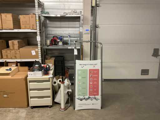 Packing station and cleaning products