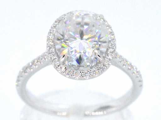 Anneau ovale en or blanc brillant