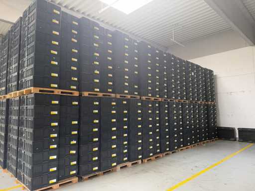   Beaucoup de boîtes en plastique