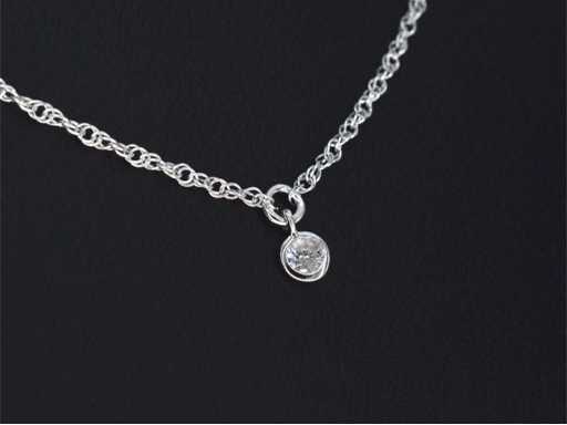 Weißgoldkette mit Diamant