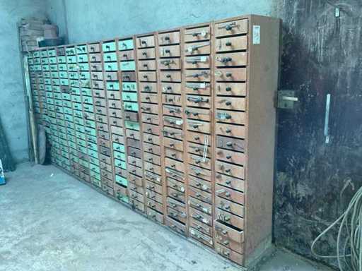 Workshop chest of drawers with contents