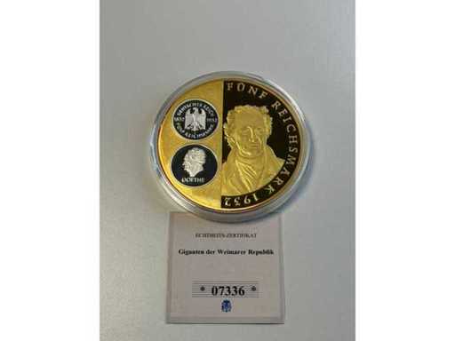 Medal pamiątkowy 70 mm pozłacany srebrną aplikacją – Goethe 1932