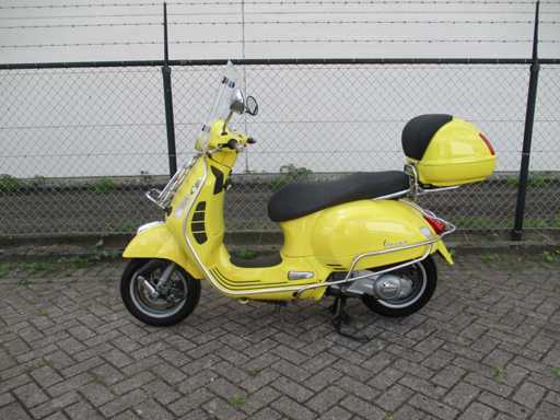 Vespa GTS 125 - Motorroller - Alle Optionen - Motorrad