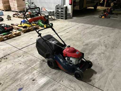 Mașini de tuns iarba Castelgarden