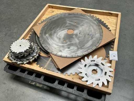 Batch of saw blades