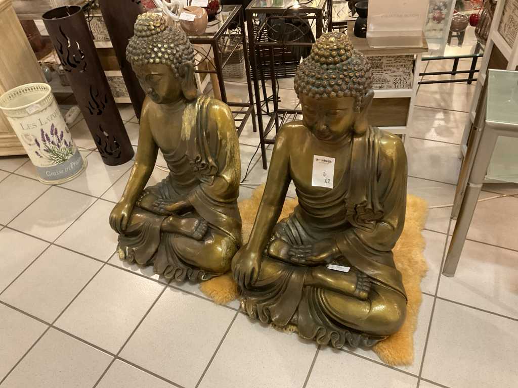 Buddha statues (2x)