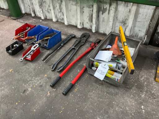 Lotto di utensili manuali