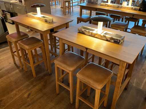 Hutten - Bartafel met 4 barkrukken (2x)