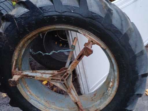 Set of cow wheels / attachment double wheels for tractor – 32 inch