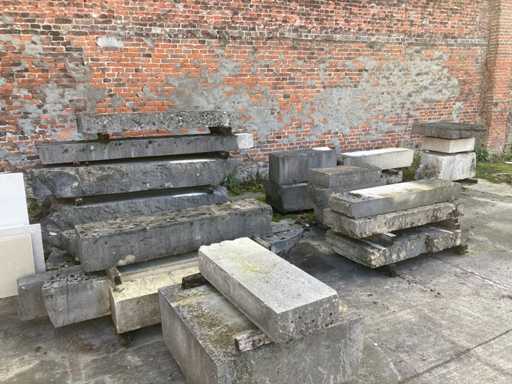 Bloki białego kamienia