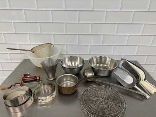 Partij diverse bakkersbenodigdheden