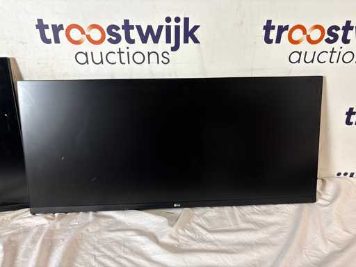 LG Ergo 32UN88A - 4K IPS USB-C Monitor -+ LG 34WQ500-B - Full HD Ultrawide Monitor