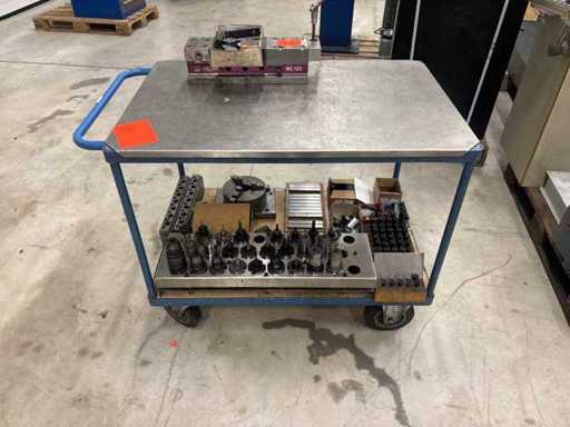 Cărucior de scule cu conținut