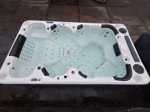 Balboa 10 person Theater Jacuzzi and outdoor spa