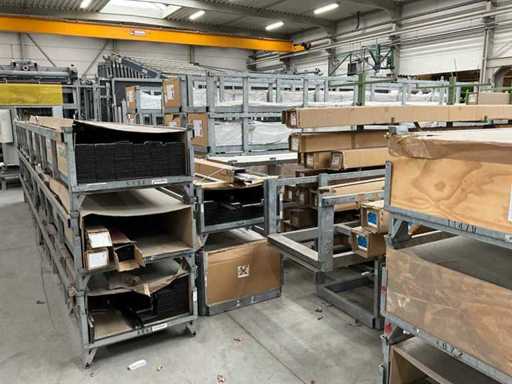 Un set de diverse suporturi pentru distanțiere / ștampilă de sticlă