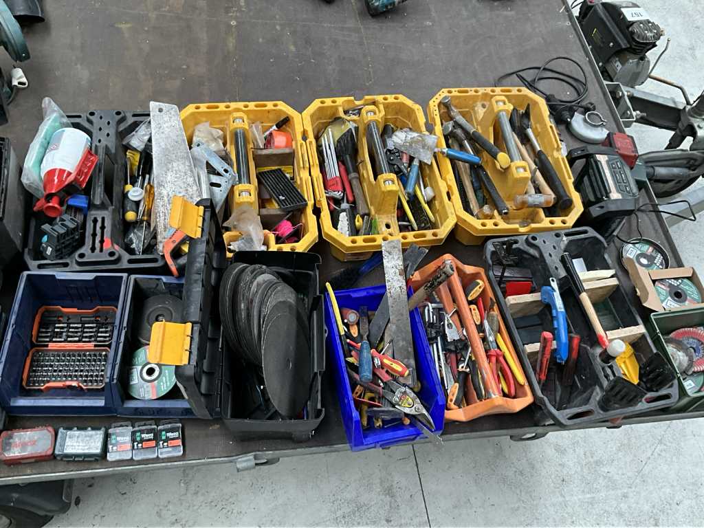 Lot de divers outils à main