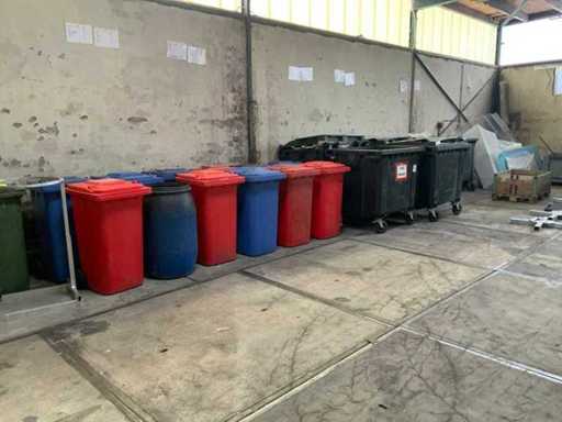 Diverse containere de deșeuri (18x)