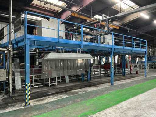 Erhöhte Metallplattform