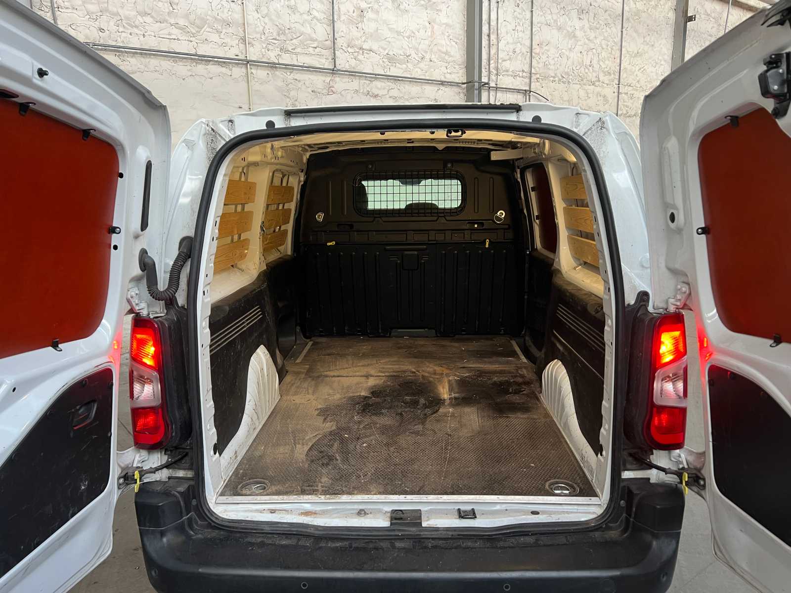 Peugeot  Partner 1.5 Bl.HDI Prem Long 102 pk 2020 (Origineel-NL+1e eigenaar), VFD-52-J